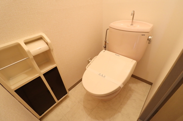 トイレ　温水洗浄暖房便座