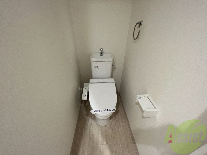 トイレ　人気のウォシュレットつきのトイレです。快適ですよ。