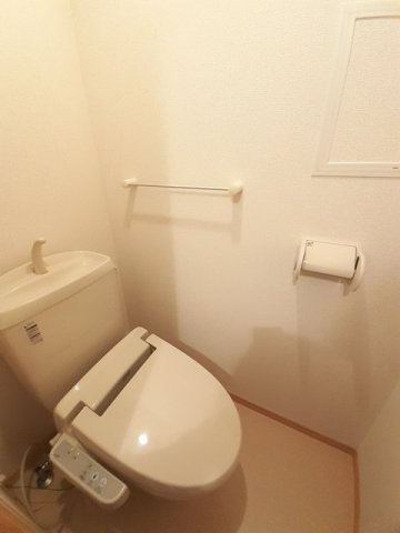 トイレ　【グランツオーヴェルII】ゆったりとした空間のトイレです