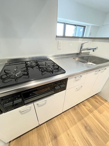 キッチン　グリル・3口ガスコンロ付き