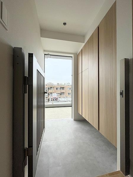 玄関　玄関内側