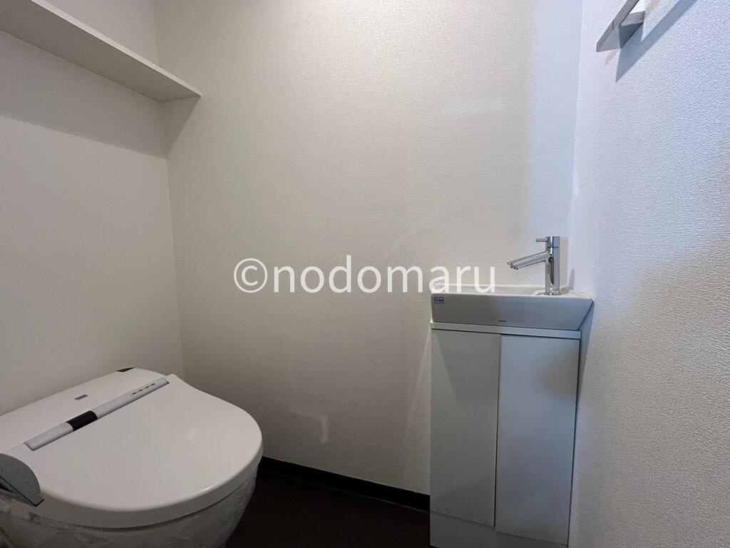 トイレ　※写真は同タイプの別部屋となります