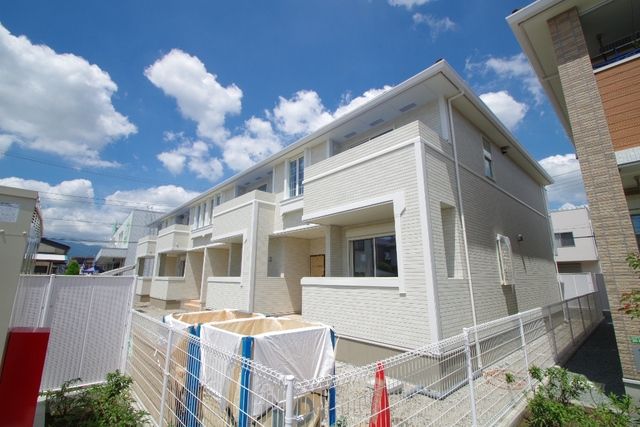 建物外観　☆日当たり良好の明るい立地☆