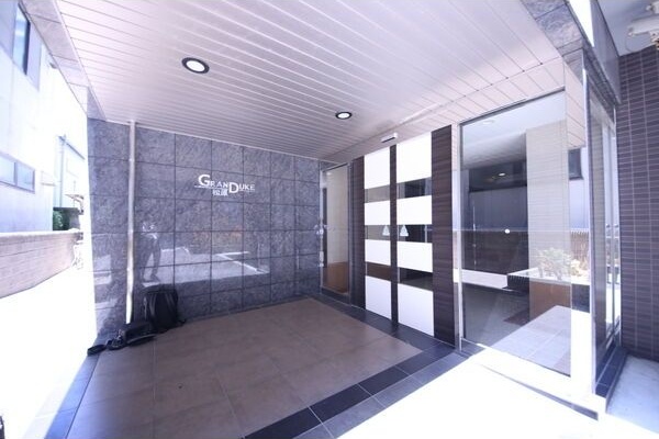 エントランス　名古屋で一番初期費用の安い賃貸専門の不動産会社です(^^)