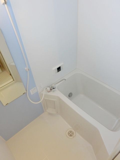 バス・シャワールーム　追い焚き付きのバス