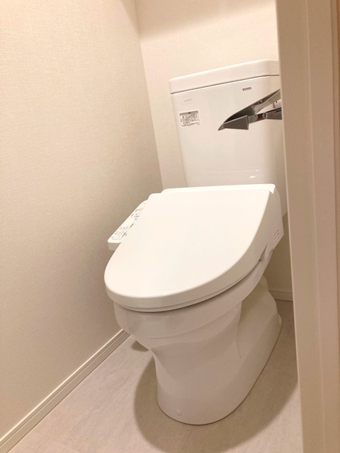 トイレ　※写真は同タイプ住戸です。