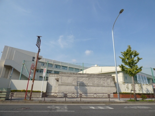 中学校　横浜市立港南中学校（中学校）まで943m