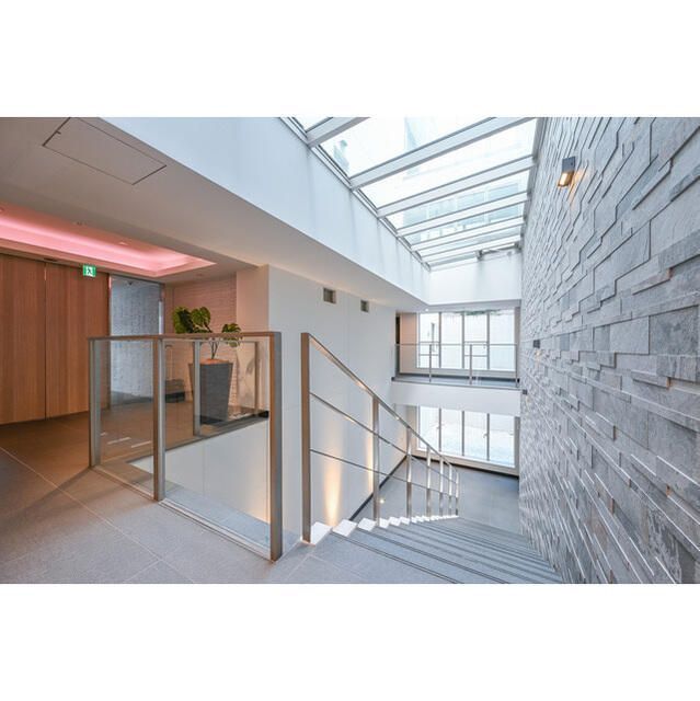 ロビー　■宅配ＢＯＸ■オートロック・エレベーター付