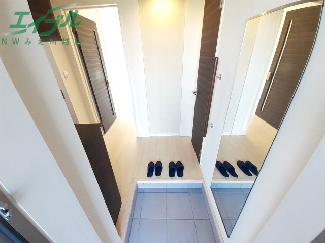 玄関　※同タイプ別部屋写真