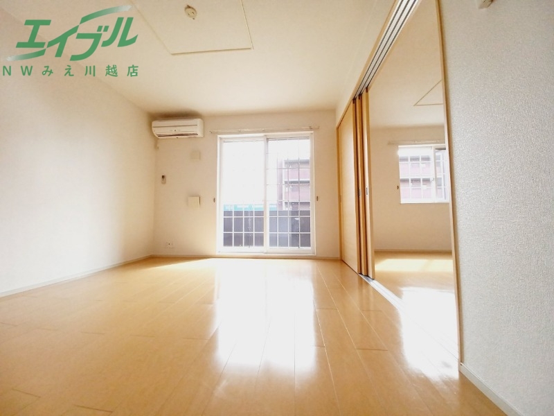 居室・リビング　同型参考写真