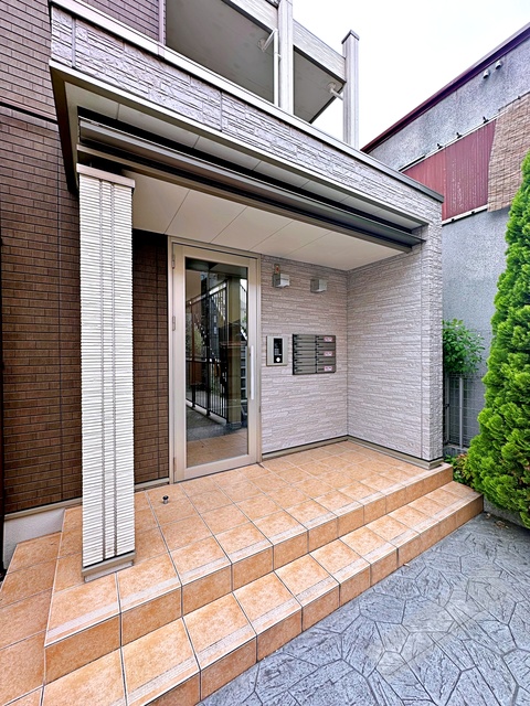 エントランス　オートロック付きで部外者シャットアウト♪