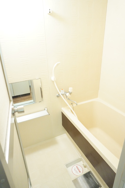 バス・シャワールーム　★浴室★（同タイプ参考写真）