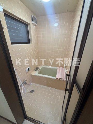 バス・シャワールーム　コンパクトで使いやすいお風呂です