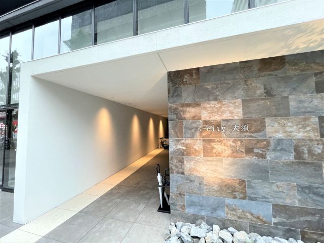 エントランス　同じタイプの２０１号室の写真です。