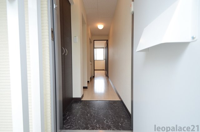 玄関　同シリーズの類似となります。現況を優先致します。