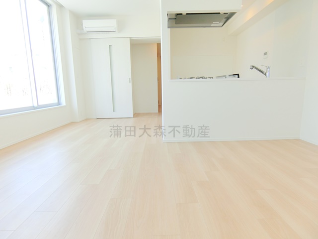 居室・リビング　LDK14帖　カウンターキッチンのリビングダイニングキッチン