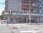 コンビニ　ファミリーマート中久世一丁目店（コンビニ）まで200m