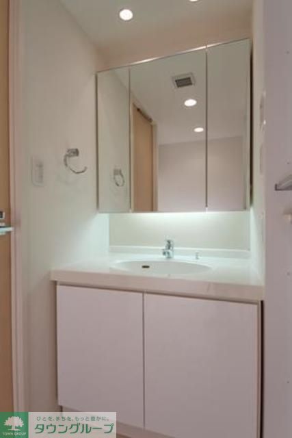 洗面設備　※写真は同タイプ住戸です。