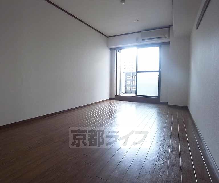 居室・リビング　広々室内。