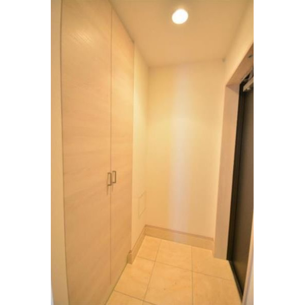 玄関　※別部屋参考写真