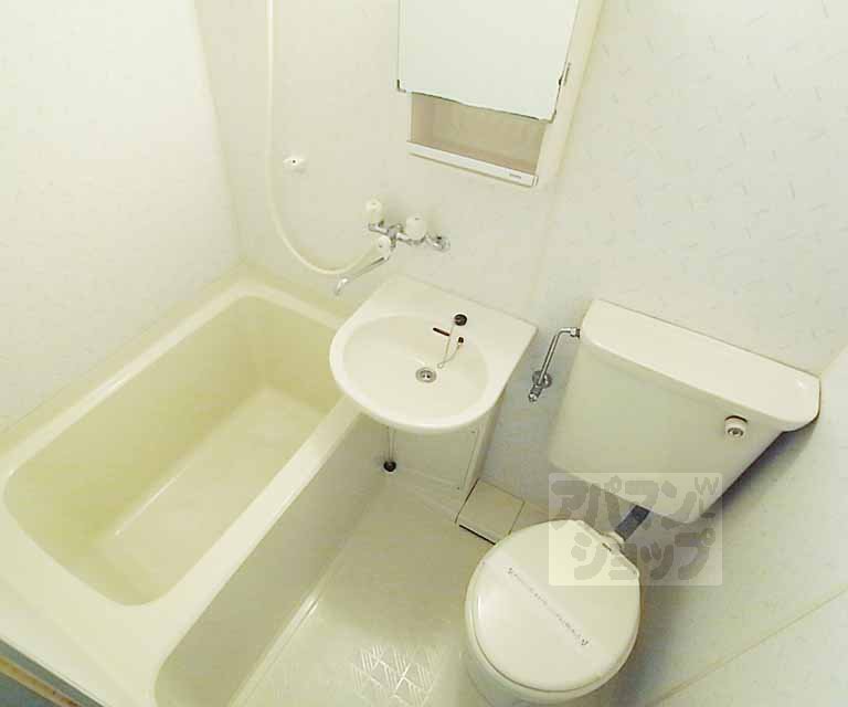 バス・シャワールーム　３点ユニットバスです。