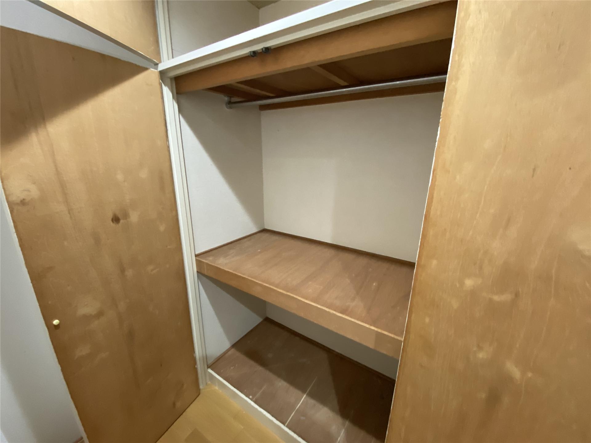 収納　ハンガーバー付きの収納です