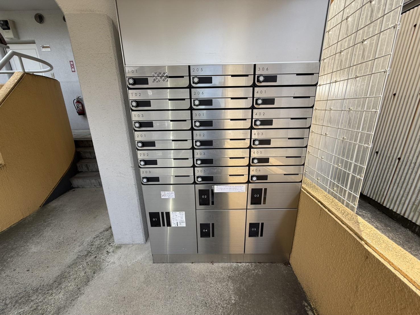 その他設備　宅配BOX付きの集合ポストです