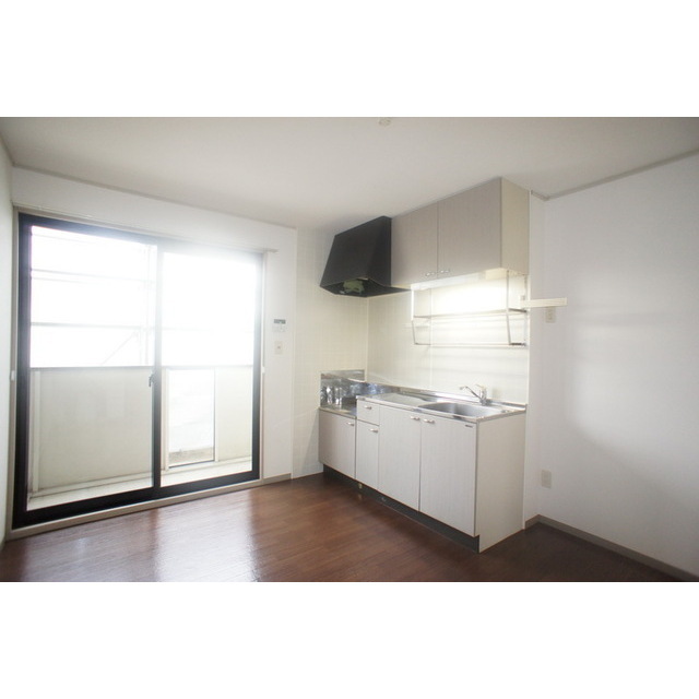 居室・リビング　高い天井の室内で随所に気遣いを感じます☆