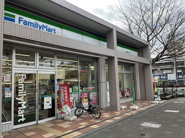 コンビニ　ファミリーマート朝霞駅東口店（コンビニ）まで403m