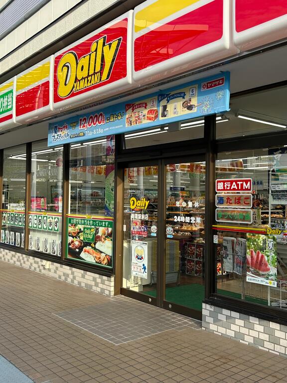 コンビニ　デイリーヤマザキ朝霞駅前店（コンビニ）まで725m