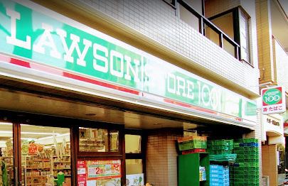 コンビニ　ローソンストア１００世田谷代田四丁目店（コンビニ）まで33m
