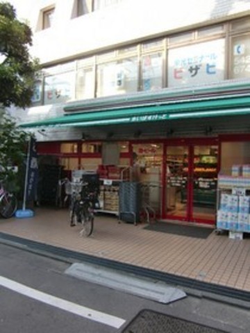 コンビニ　ファミリーマート千歳船橋駅南店（コンビニ）まで195m