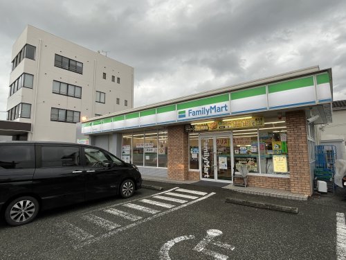 コンビニ　ファミリーマート 八代千反町店（コンビニ）まで853m