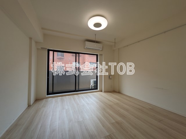 居室・リビング　8.1帖洋室