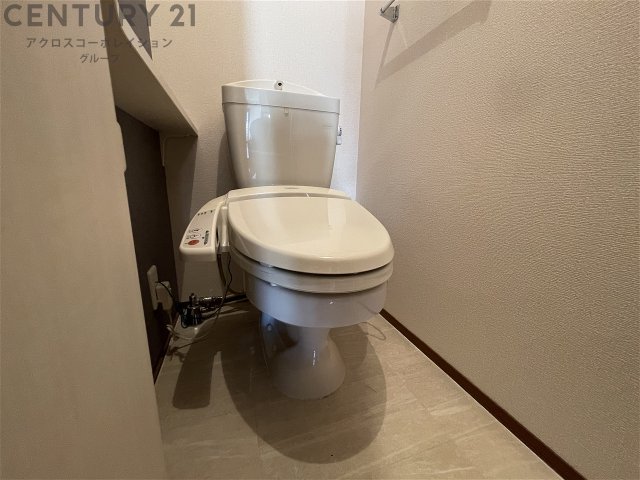 トイレ　温水洗浄便座付きのトイレです♪