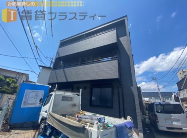 建物外観　閑静な住宅街に溶け込む綺麗な外観