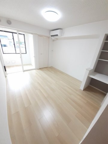 居室・リビング　こちらのリビングで趣味の時間をお楽しみください