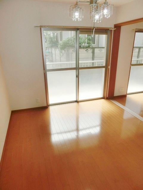 その他部屋・スペース　使い勝手の良い6帖の居室です
