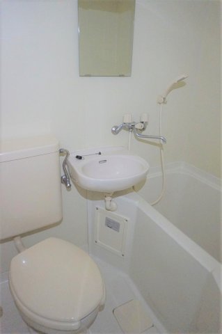 バス・シャワールーム　お風呂はトイレ付の3点式ユニットです！