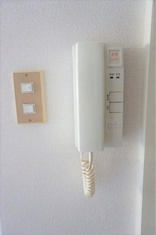 セキュリティ　インターホンは通話式のドアホンです