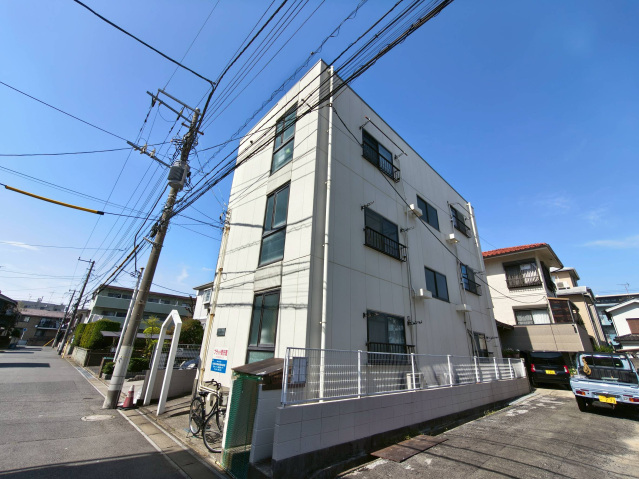 建物外観　鉄骨造のマンション