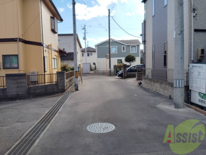 玄関　こちら建築中の物件になります。