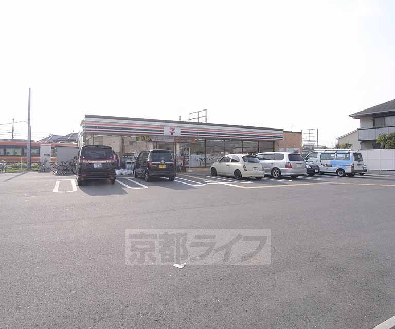 コンビニ　セブンイレブン伏見向島津田町店（コンビニ）まで640m