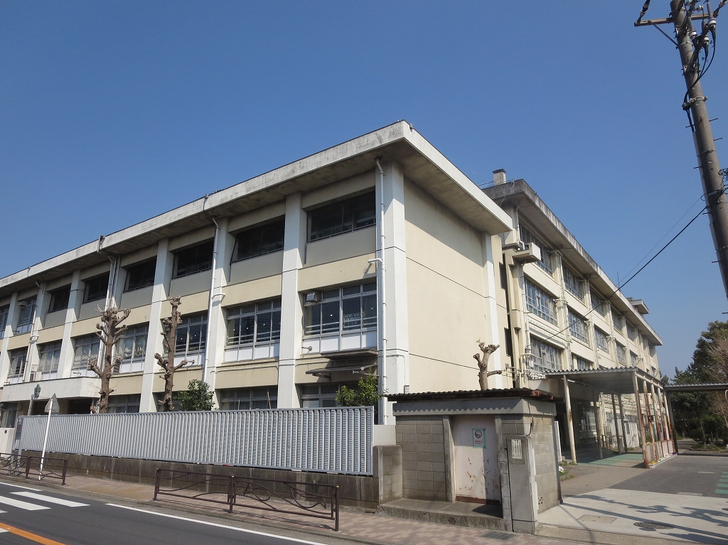 中学校　川崎市立稲田中学校（中学校）まで607m
