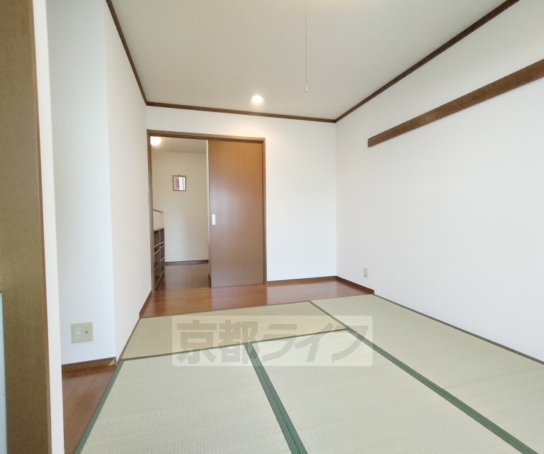 上京区新美濃部町貸家の居間写真