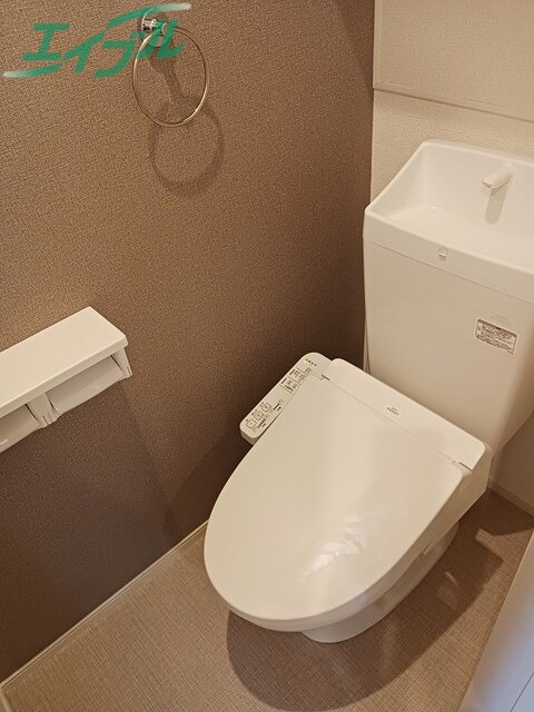 トイレ　同型参考写真