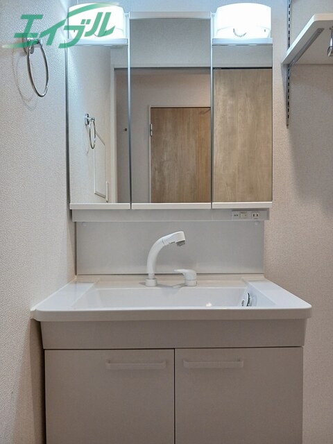 洗面設備　同型参考写真