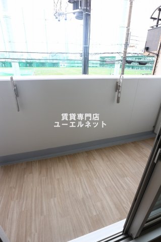 バルコニー　バルコニー付きで採光＆風通し良好！
