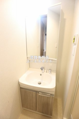 洗面設備　清潔感ある独立洗面台で毎日気持ちよく♪