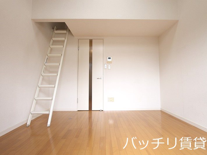 居室・リビング　同型タイプの為、現状を優先致します。